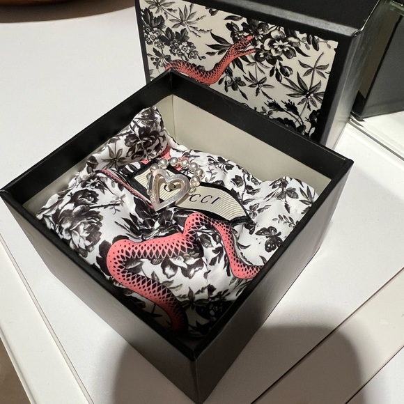 GUCCI heart ring 🥰 - Picture 9 of 12